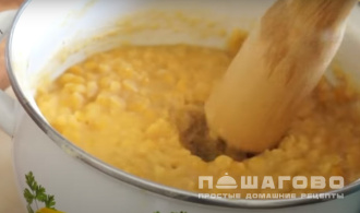 Фото приготовления рецепта: Гороховая каша с луком - шаг 2