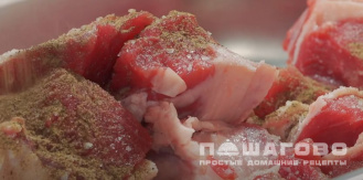 Фото приготовления рецепта: Мягкий и сочный шашлык из говядины на мангале - шаг 3
