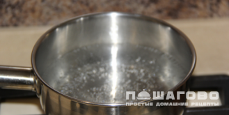 Фото приготовления рецепта: Салат из корейской моркови и кальмаров - шаг 2