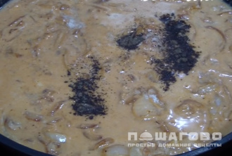 Фото приготовления рецепта: Бефстроганов из говядины со сливками - шаг 3