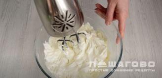 Фото приготовления рецепта: Крем чиз для торта на сливках с творожным сыром - шаг 4