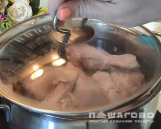 Фото приготовления рецепта: Свекольник на мясном бульоне - шаг 2