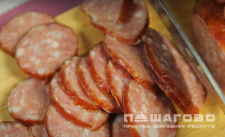 Фото приготовления рецепта: Чикагская пицца с беконом - шаг 6