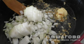 Фото приготовления рецепта: Курица с грибным соусом - шаг 3