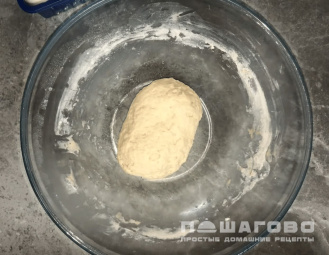 Фото приготовления рецепта: Пицца с морепродуктами и сыром тофу - шаг 2