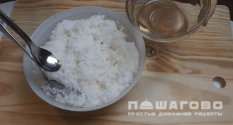 Фото приготовления рецепта: Салат-суши слоями с красной рыбой - шаг 5