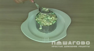 Фото приготовления рецепта: Оливье столичный - шаг 9
