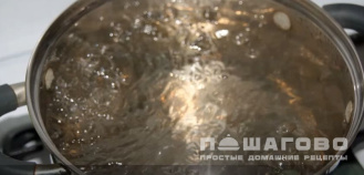 Фото приготовления рецепта: Вегетарианский сырный суп - шаг 1