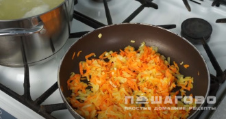 Фото приготовления рецепта: Нежный куриный суп-пюре с сыром - шаг 3