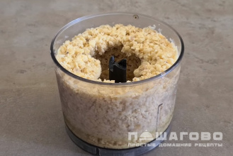 Фото приготовления рецепта: Домашнее мороженное из банана на сгущенном молоке и сливках с мятой - шаг 2