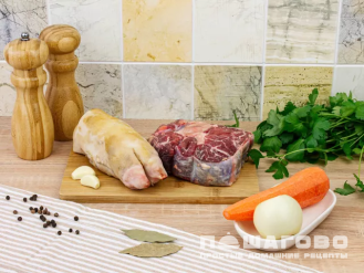 Фото приготовления рецепта: Холодец из свиных ножек и говядины - шаг 1