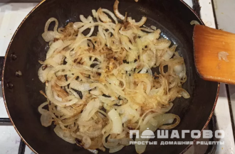 Фото приготовления рецепта: Бефстроганов из курицы со сметаной - шаг 2
