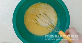 Фото приготовления рецепта: Коврижка с вареньем - шаг 2