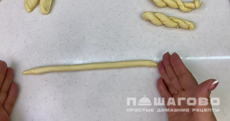 Фото приготовления рецепта: Кручёные пончики на кефире - шаг 3