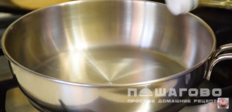 Фото приготовления рецепта: Запеканка из кабачков с фаршем и помидорами - шаг 3