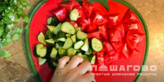 Фото приготовления рецепта: Китайский салат с языком и свежим огурцом - шаг 4