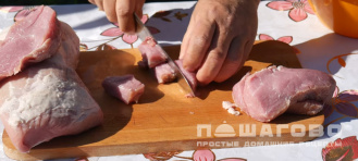 Фото приготовления рецепта: Бигус из свежей капусты с мясом в казане - шаг 2