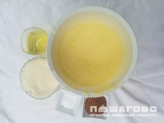 Фото приготовления рецепта: Пирог манник с творогом - шаг 4