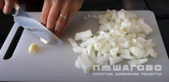 Фото приготовления рецепта: Суп с помидорами и яйцом - шаг 1