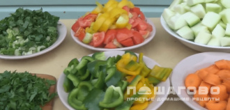 Фото приготовления рецепта: Овощное рагу с мясом в казане - шаг 2