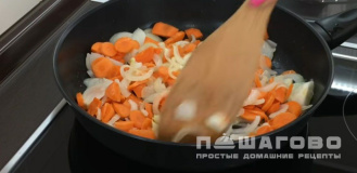 Фото приготовления рецепта: Паштет из говяжьей печени с морковью и луком - шаг 4