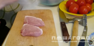 Фото приготовления рецепта: Мясо по-французски с картофелем, помидорами и сыром - шаг 1