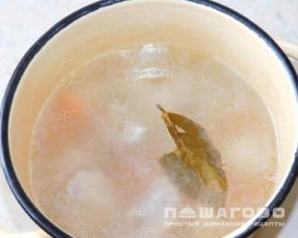 Фото приготовления рецепта: Вкусный бульон из дичи с морковью - шаг 3