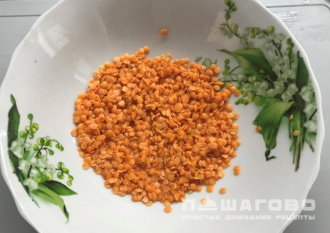 Фото приготовления рецепта: Суп с чечевицей, картофелем с мясом - шаг 4