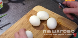 Фото приготовления рецепта: Салат из черемши и яиц - шаг 1