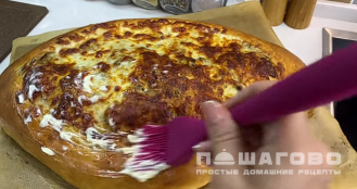 Фото приготовления рецепта: Пирог расстегай с грибами - шаг 15