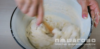 Фото приготовления рецепта: Бездрожжевое тесто для пиццы - шаг 4