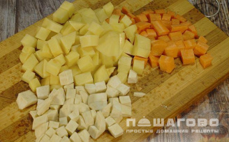 Фото приготовления рецепта: Грибной суп с сельдереем (в горшочках) - шаг 2