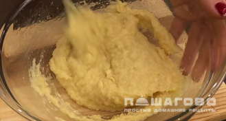 Фото приготовления рецепта: Американское печенье с шоколадной крошкой - шаг 5