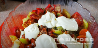 Фото приготовления рецепта: Овощное рагу в горшочках с мясом - шаг 9