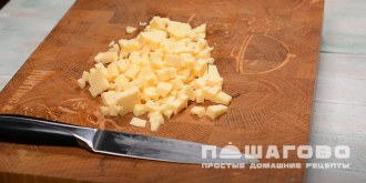 Фото приготовления рецепта: Салат с корейской морковью и крабовыми палочками - шаг 2