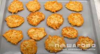 Фото приготовления рецепта: Драники с грибами - шаг 10