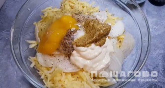 Фото приготовления рецепта: Драники на электрическом гриле - шаг 3
