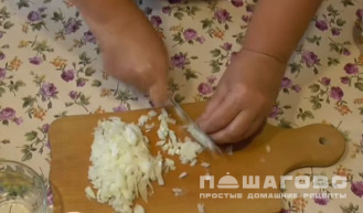 Фото приготовления рецепта: Сдобные пирожки с начинкой несладкие - шаг 2