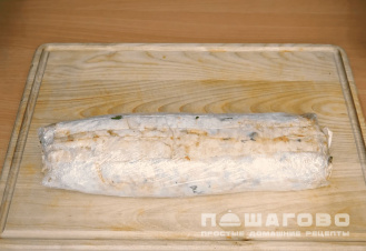 Фото приготовления рецепта: Рулет из лаваша с огурцом - шаг 4