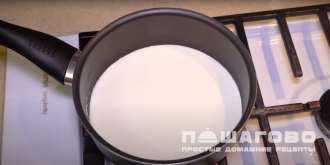 Фото приготовления рецепта: Панна-котта с вишней - шаг 1