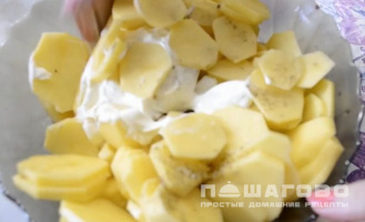 Фото приготовления рецепта: Мясо по-французски в духовке с фаршем - шаг 2