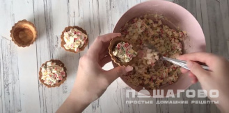 Фото приготовления рецепта: Тарталетки с крабовыми палочками и сыром - шаг 6