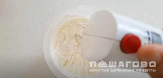 Фото приготовления рецепта: Быстрый торт «Черепаха» со сметанным кремом - шаг 5