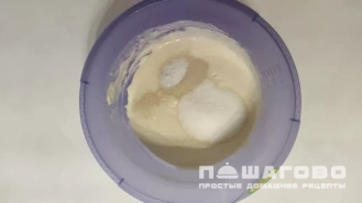 Фото приготовления рецепта: Оладьи на воде - шаг 2