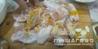 Фото приготовления рецепта: Хрустящие куриные крылышки в кукурузных хлопьях - шаг 3