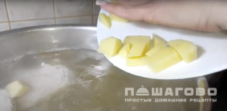 Фото приготовления рецепта: Рассольник классический с рисом и огурцами - шаг 7