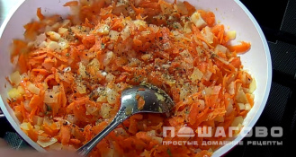 Фото приготовления рецепта: Начинка для блинов с грибами - шаг 4