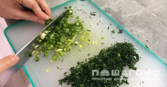 Фото приготовления рецепта: Овощная окрошка без яиц колбасы и картофеля - шаг 9