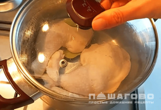 Фото приготовления рецепта: Суп из цветной капусты с курицей - шаг 1