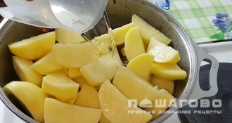 Фото приготовления рецепта: Жаркое по-деревенски со свиными ребрами - шаг 9